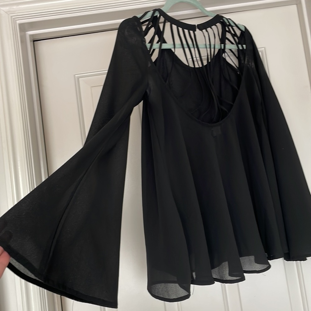 Long sleeve black top with string design - Picture 3 of 4